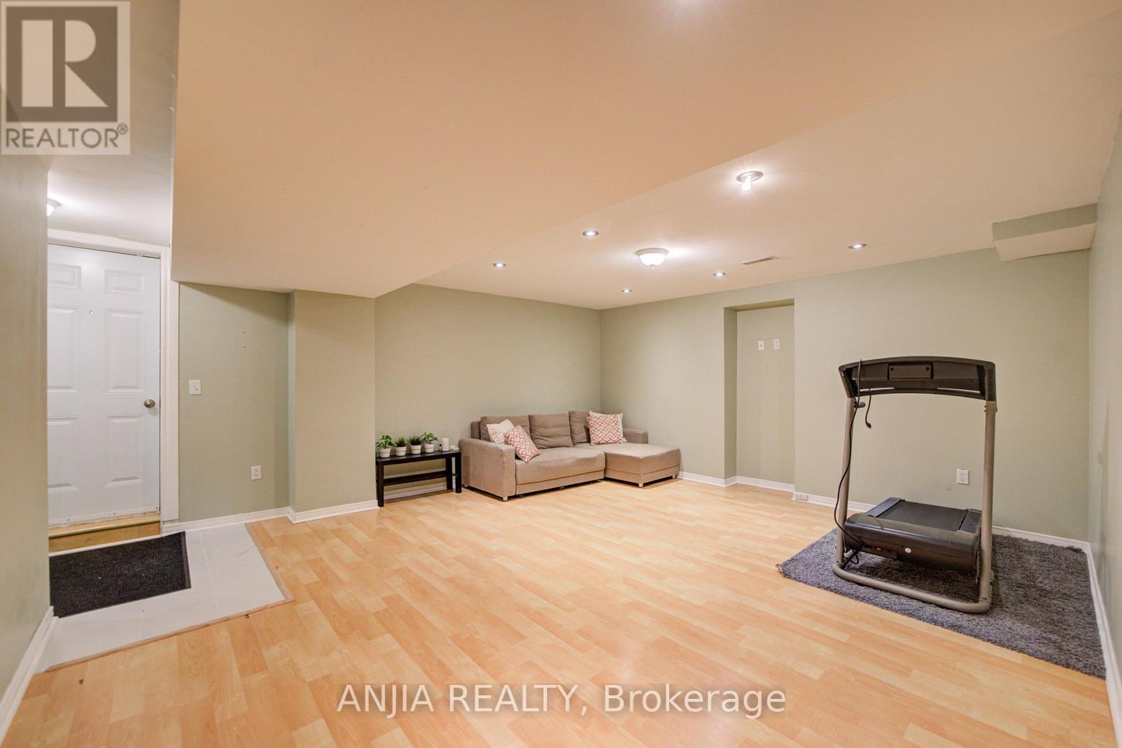 43 MANLEY AVENUE - 44