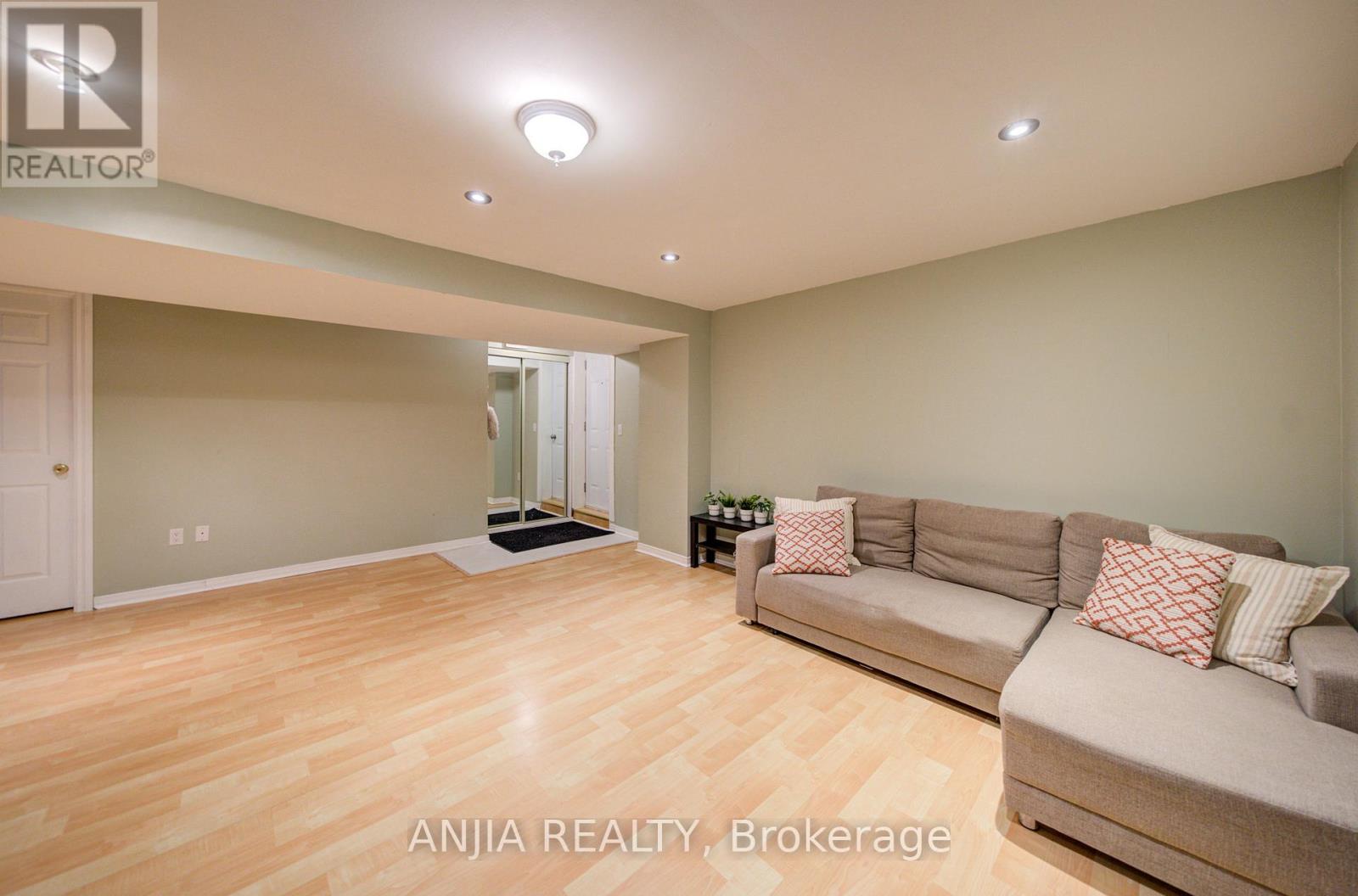 43 MANLEY AVENUE - 45