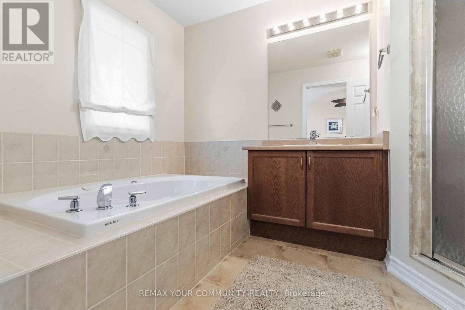 40 HUNTERWOOD CHASE - 24