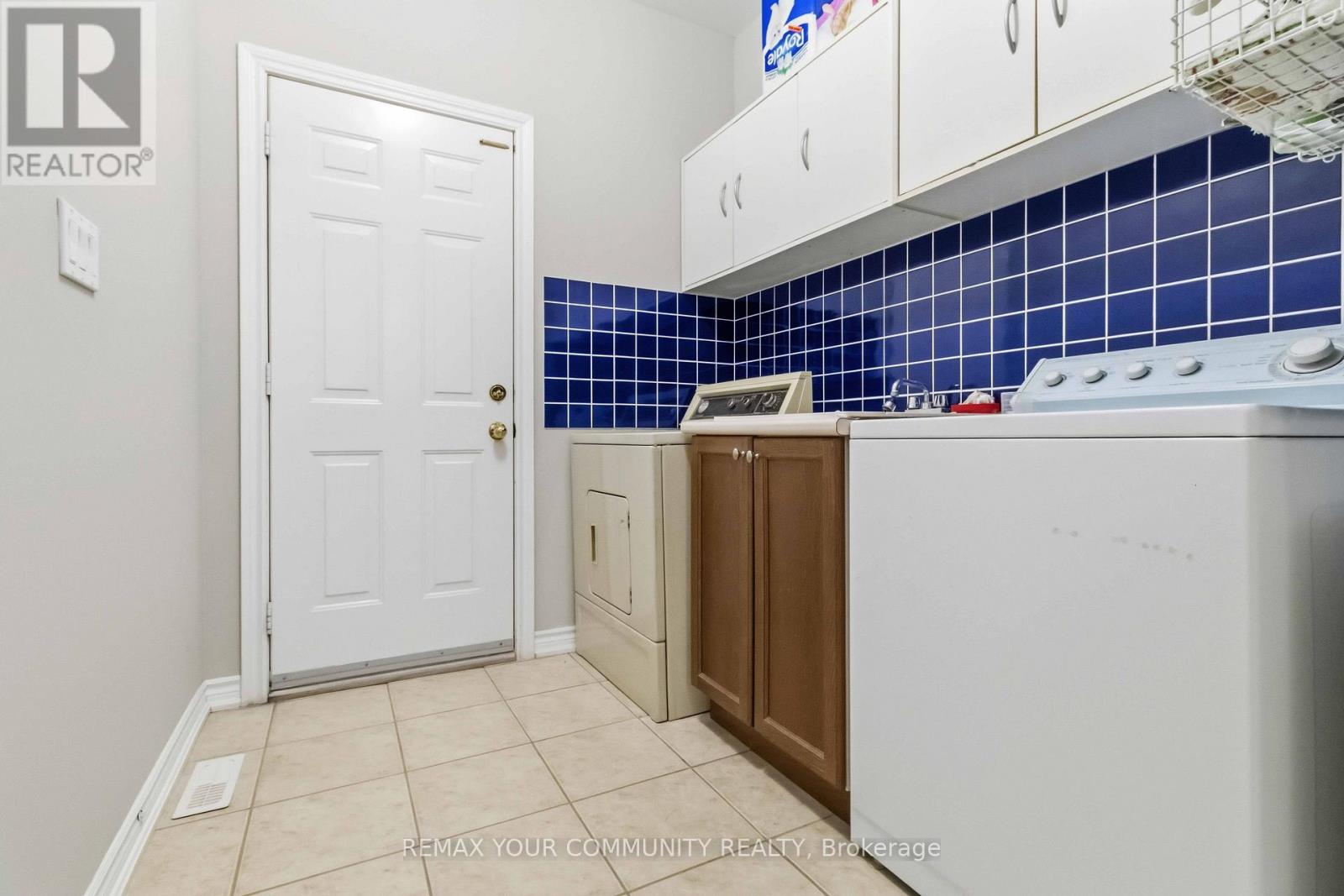 40 HUNTERWOOD CHASE - 26