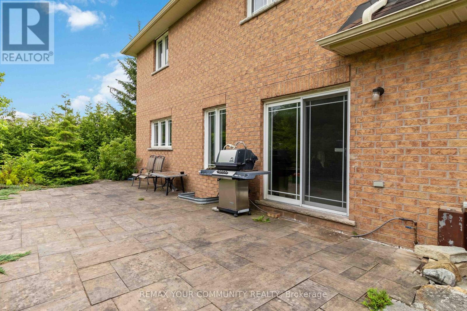 40 HUNTERWOOD CHASE - 37