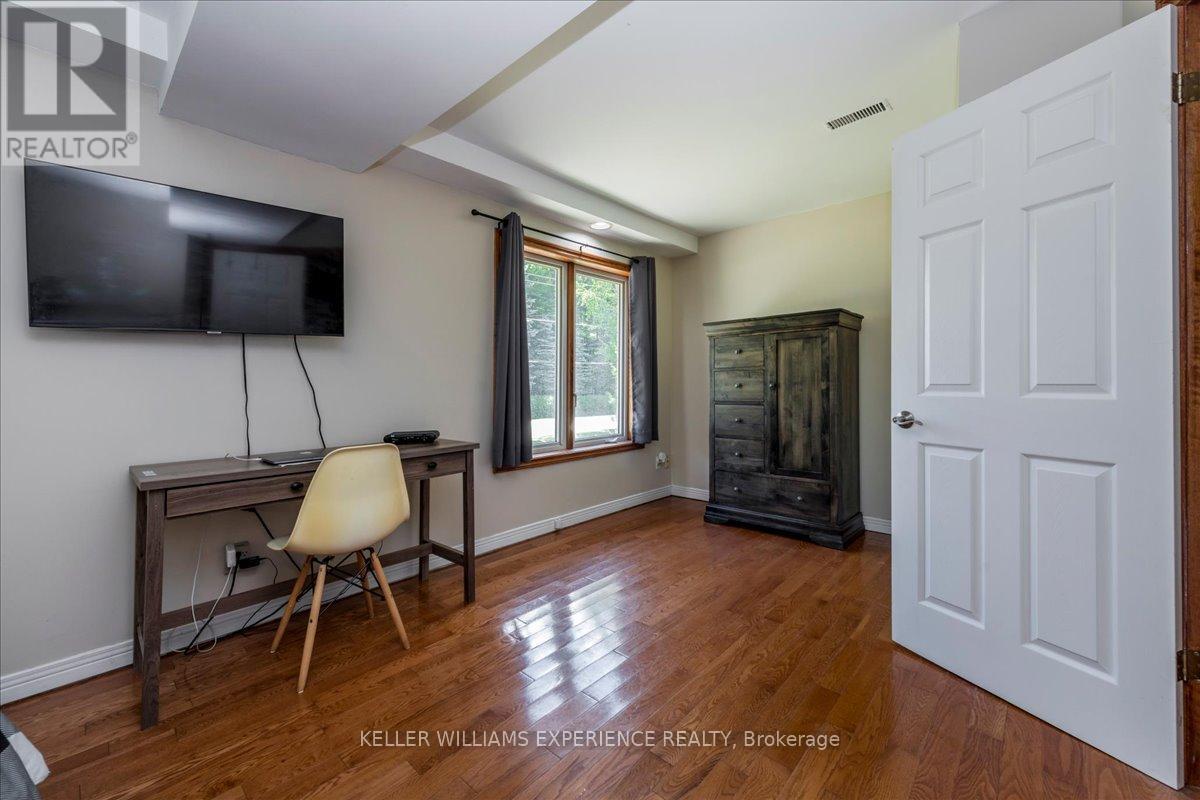 1512 CHAMPLAIN ROAD - 13
