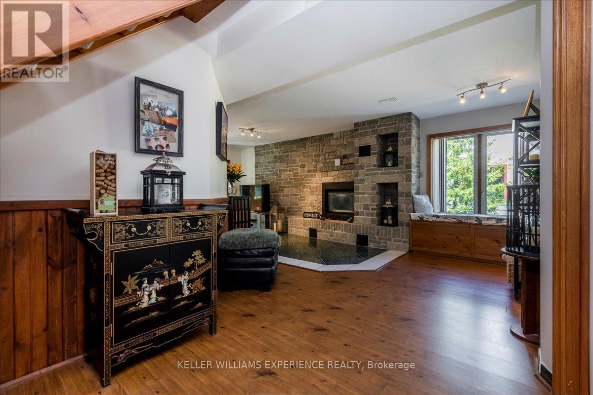 1512 CHAMPLAIN ROAD - 15