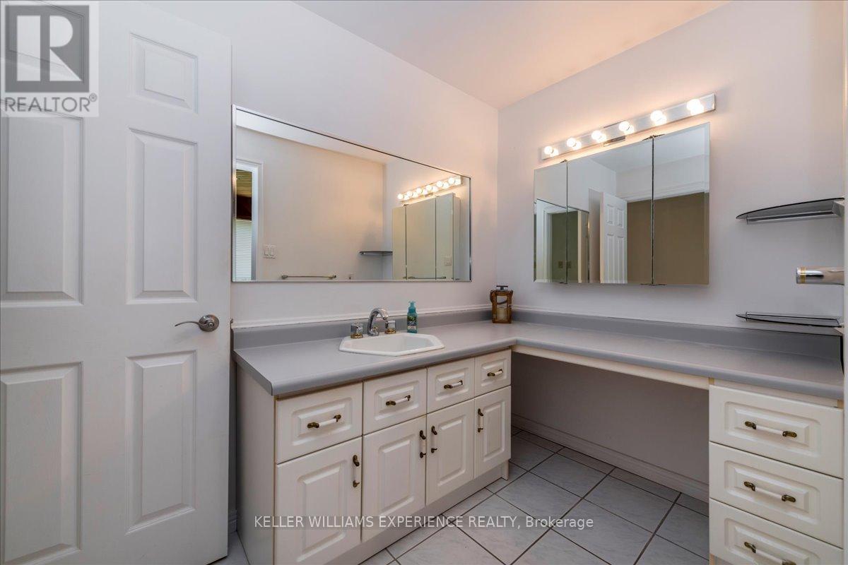 1512 CHAMPLAIN ROAD - 32