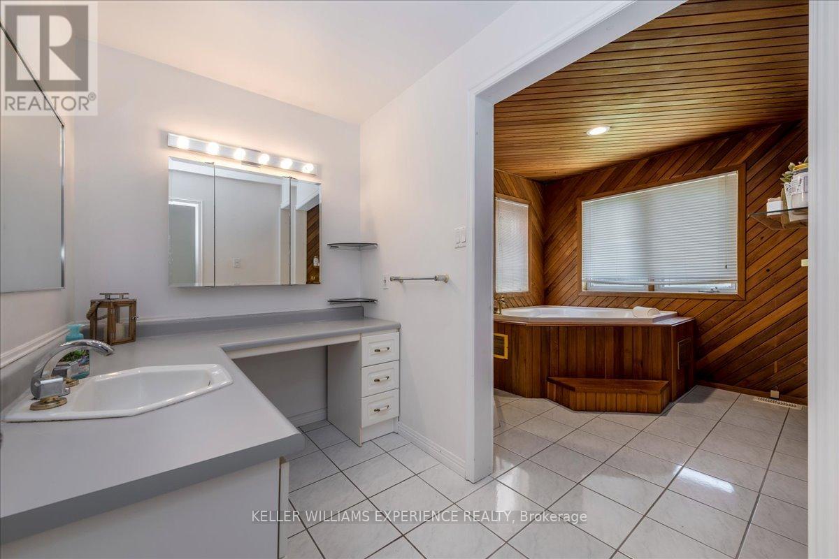 1512 CHAMPLAIN ROAD - 33
