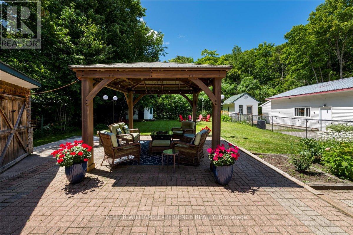 1512 CHAMPLAIN ROAD - 38