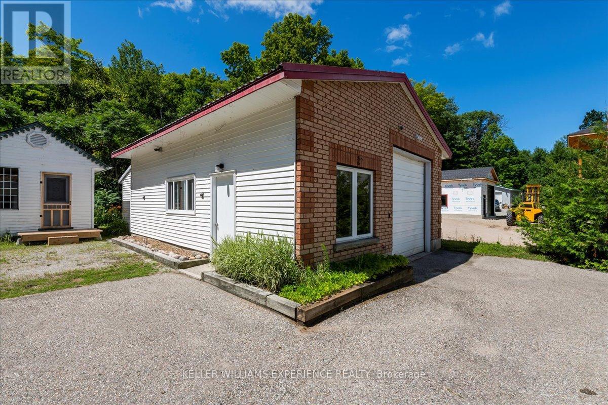 1512 CHAMPLAIN ROAD - 45