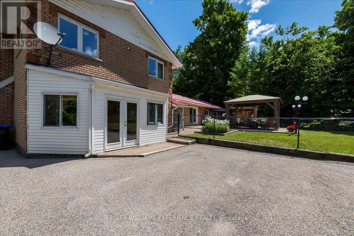 1512 CHAMPLAIN ROAD - 46