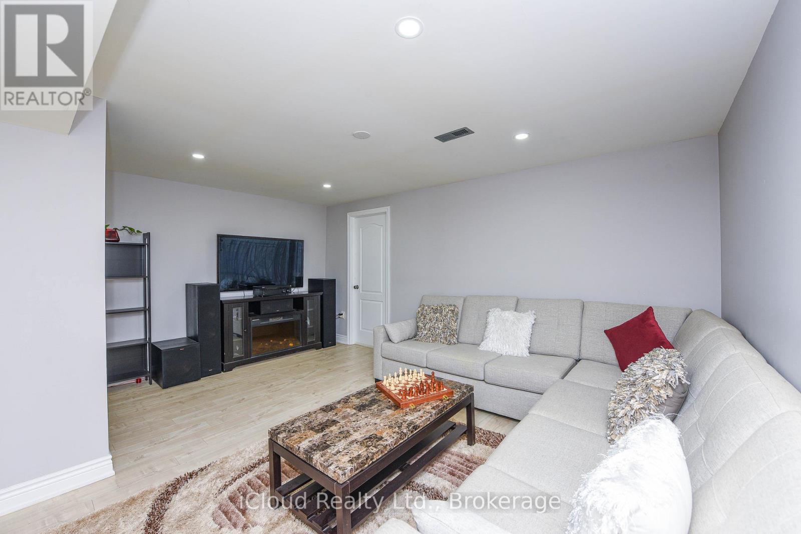 25 GILES ROAD - 34