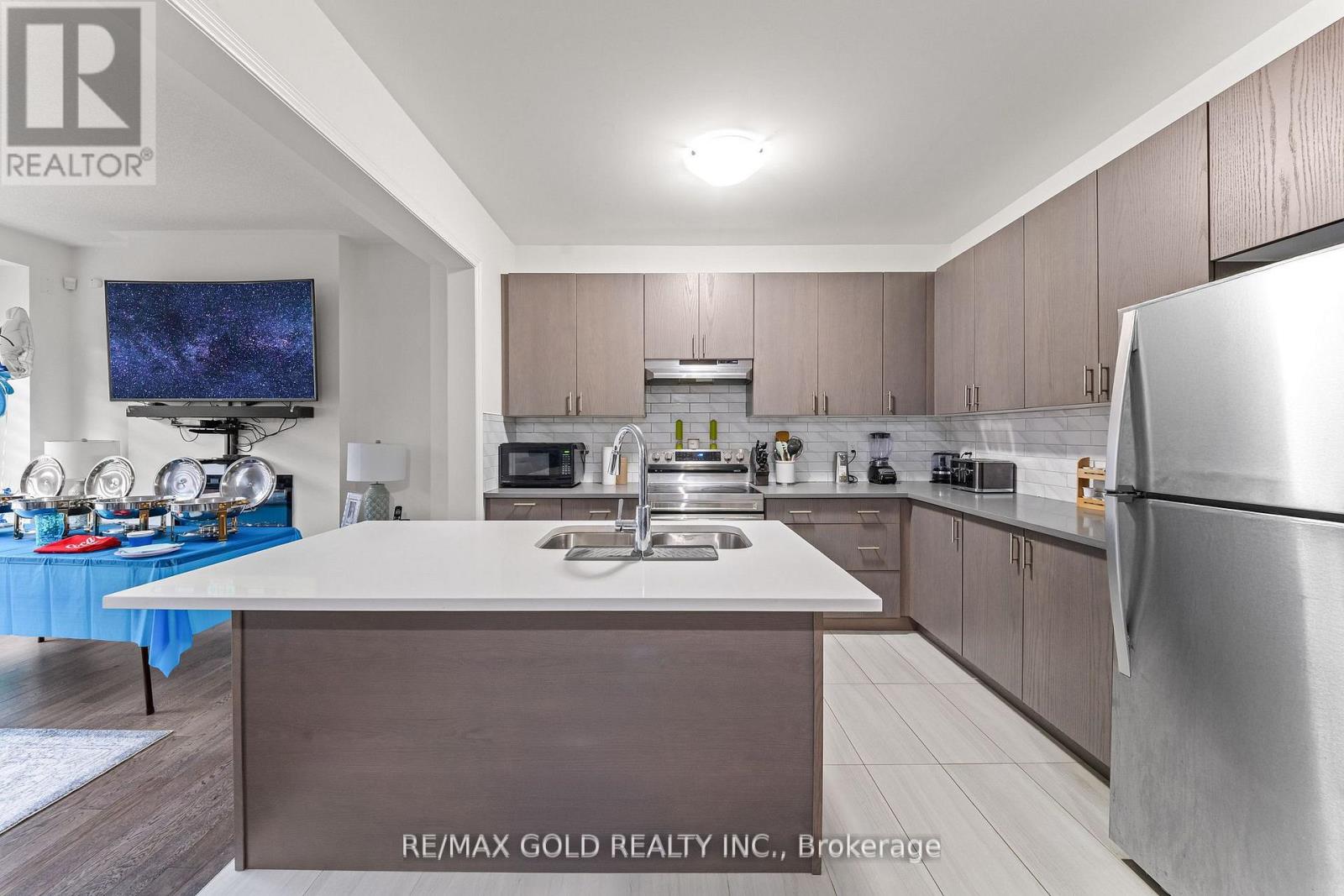 26 DEL GRAPPA STREET - 11