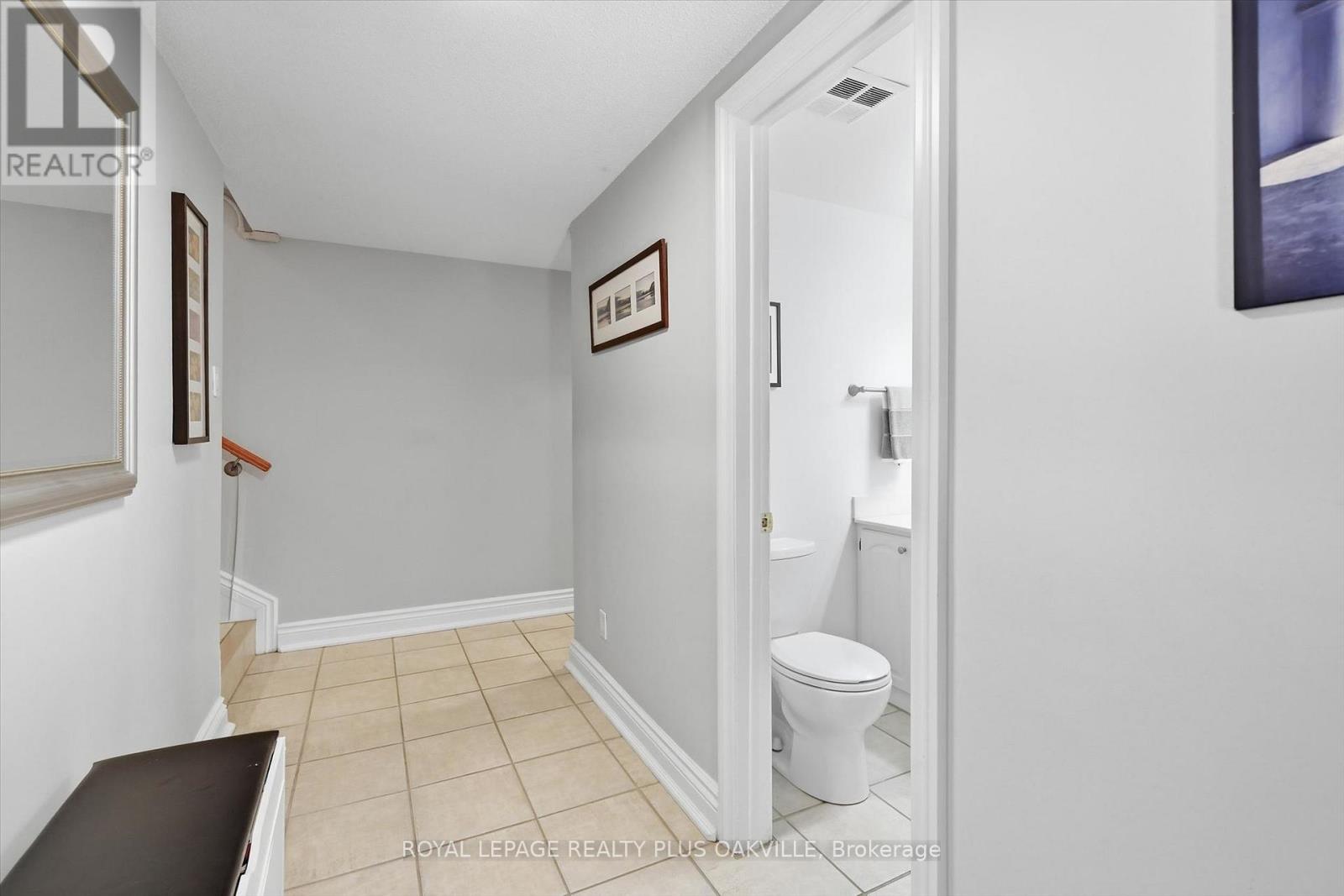 Hallway/Powder Room