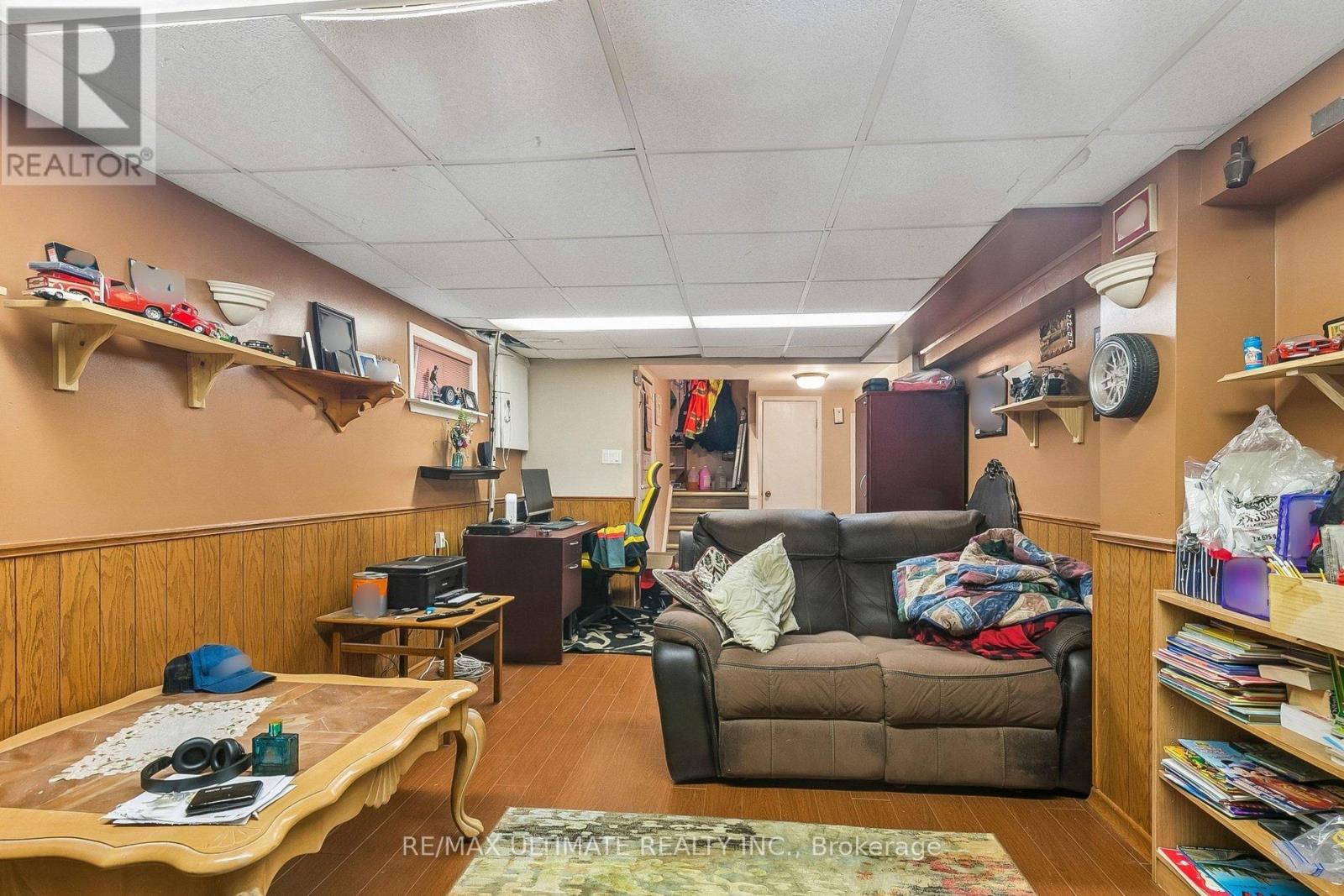 75 GILTSPUR DRIVE - 18