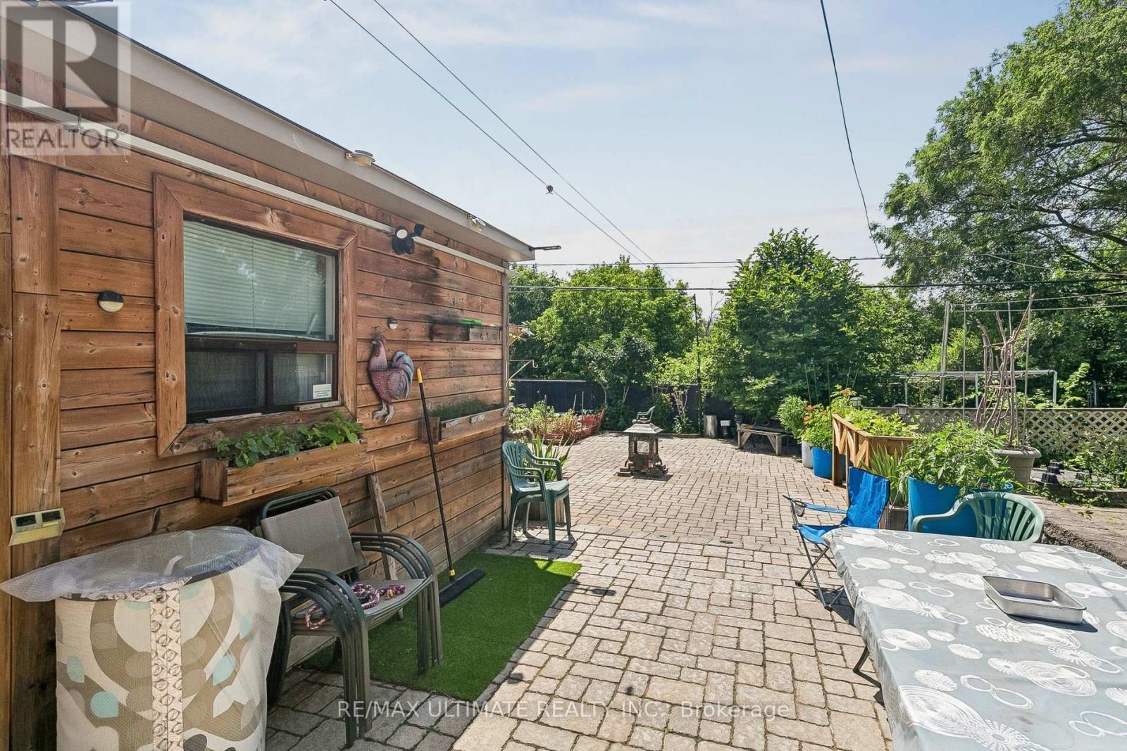 75 GILTSPUR DRIVE - 22