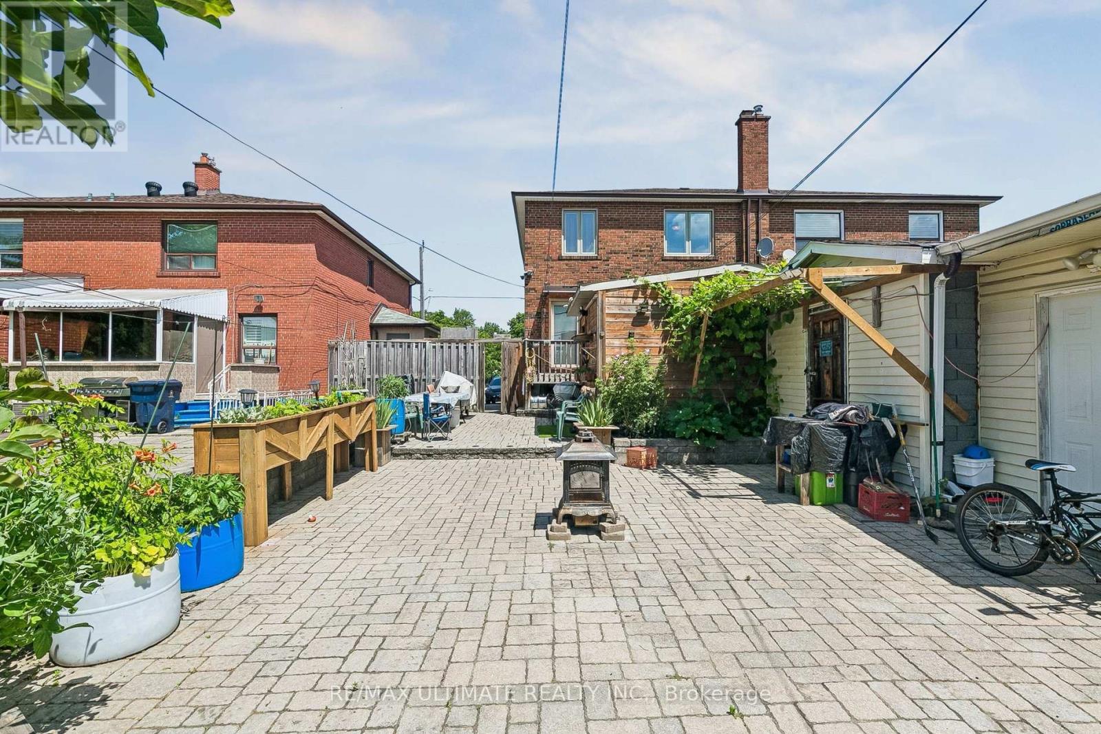 75 GILTSPUR DRIVE - 24