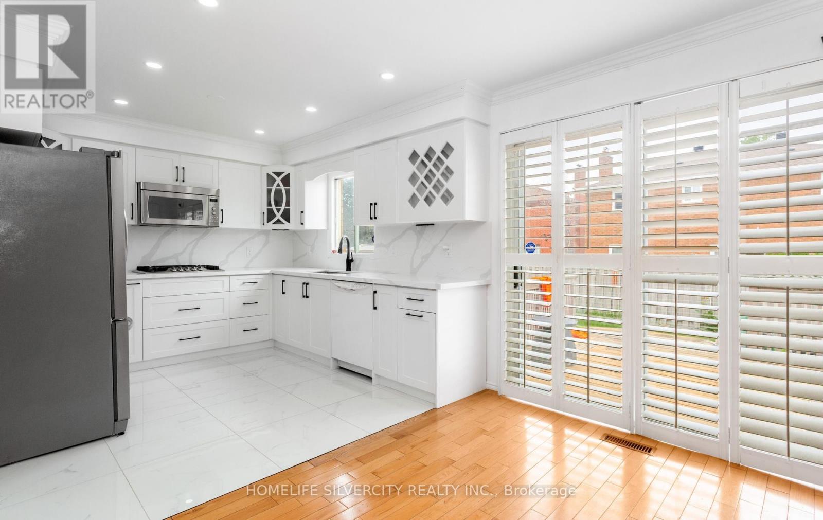 303 HICKORY CIRCLE - 19