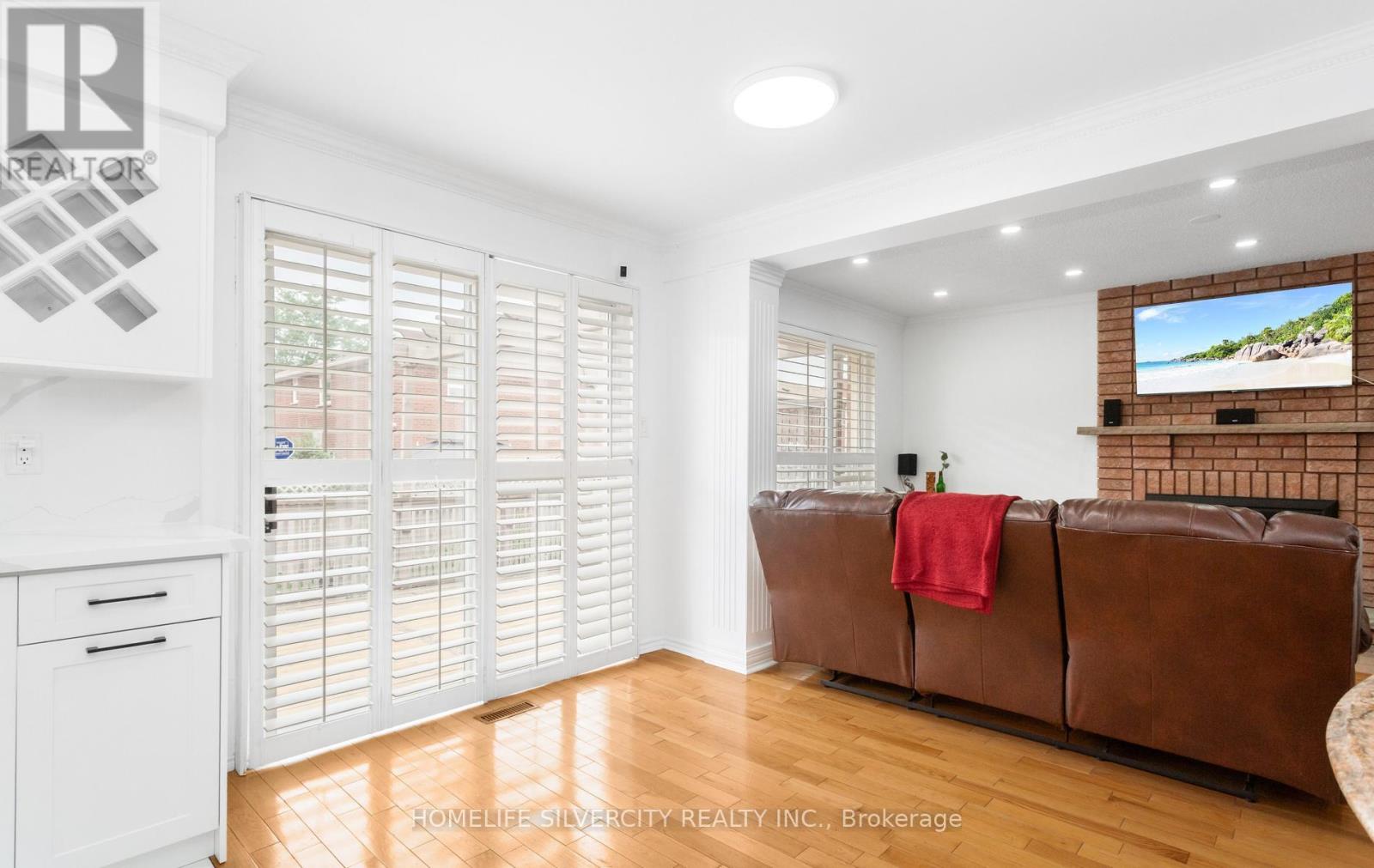 303 HICKORY CIRCLE - 23