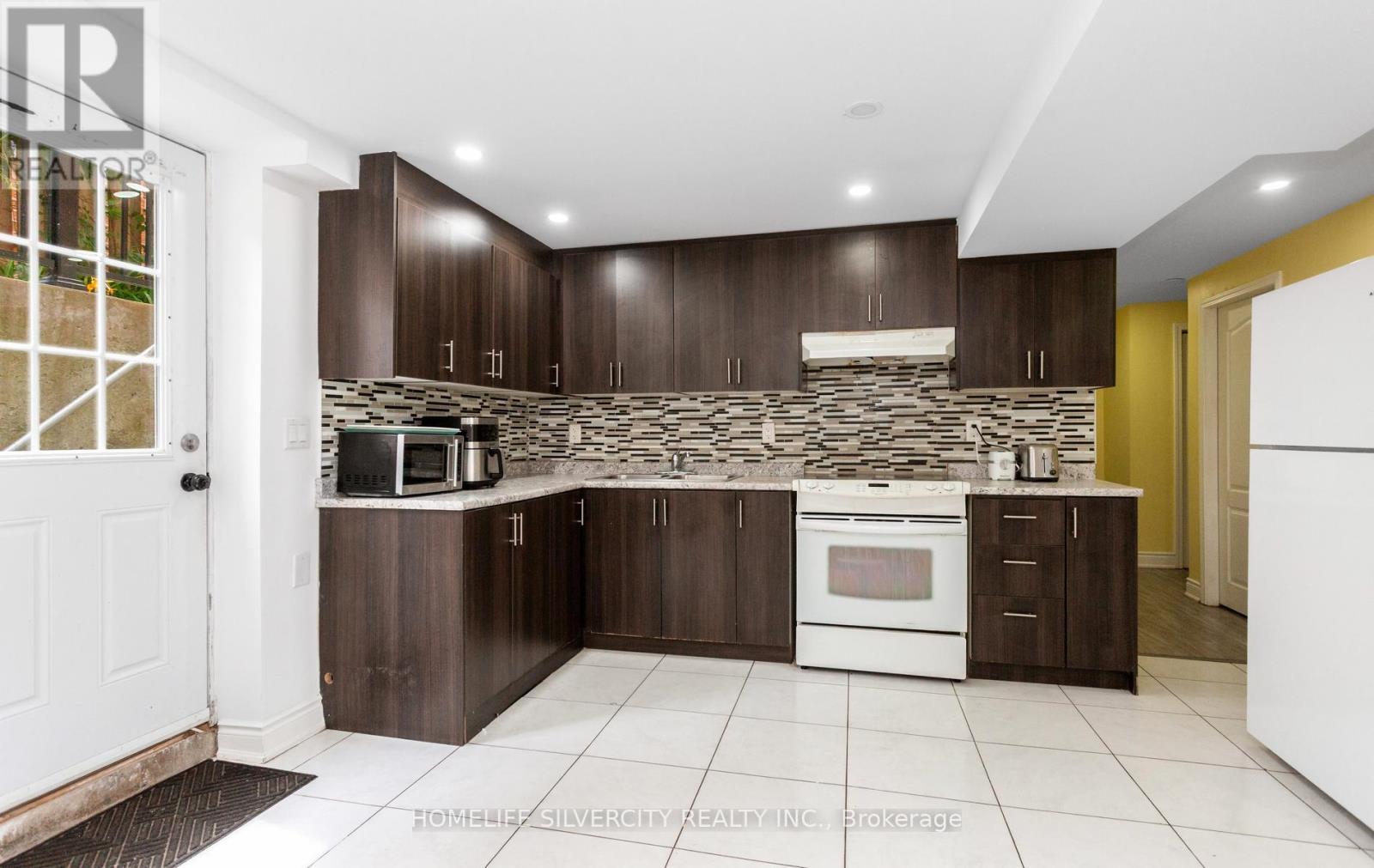 303 HICKORY CIRCLE - 37
