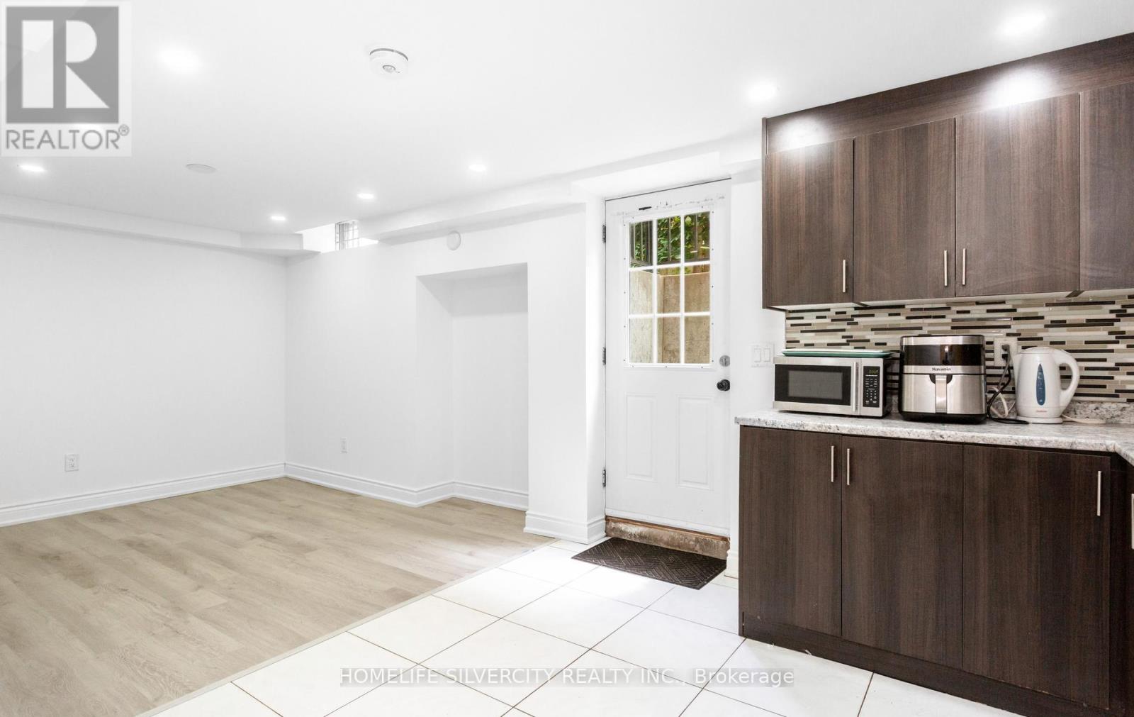 303 HICKORY CIRCLE - 39