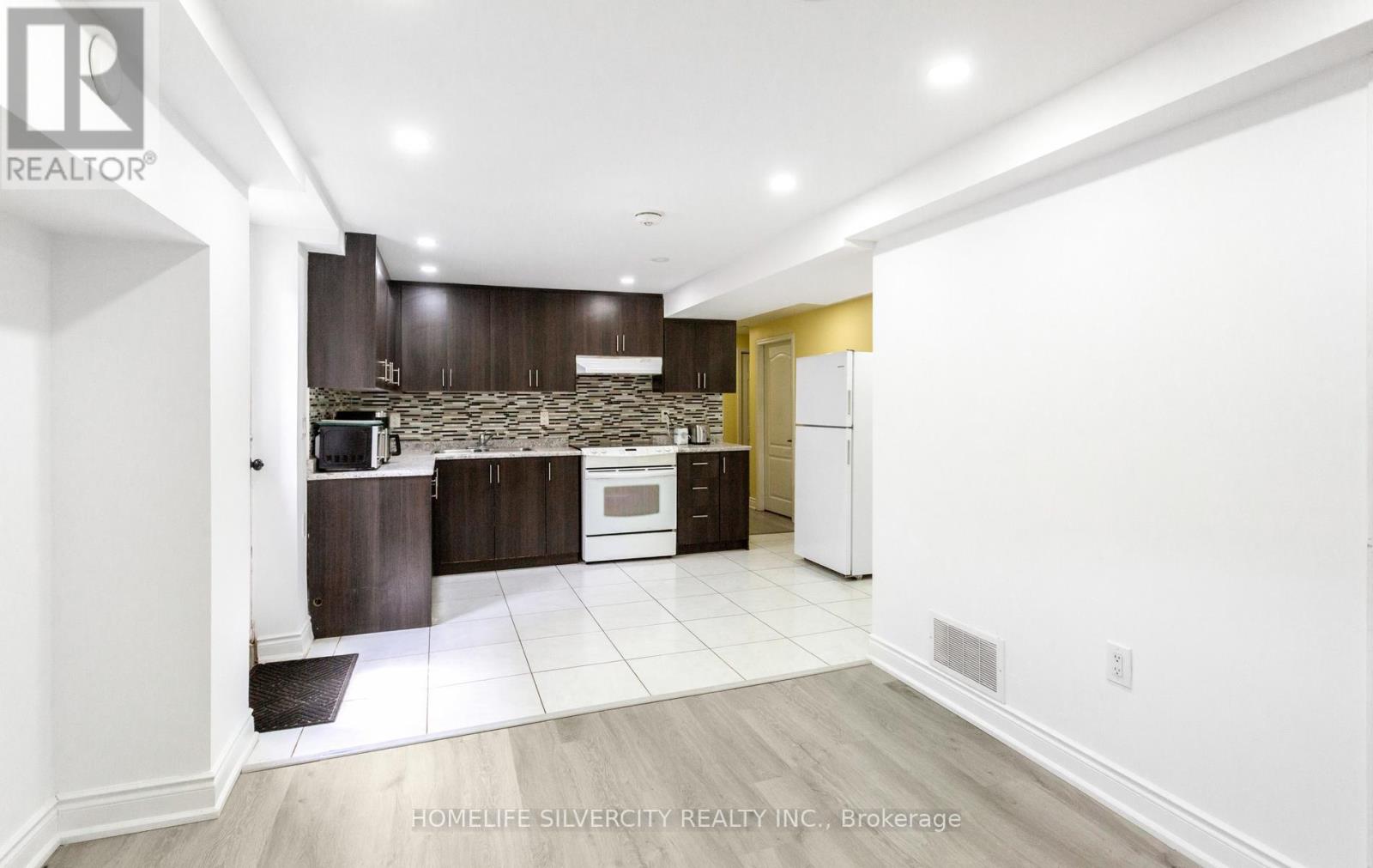 303 HICKORY CIRCLE - 41