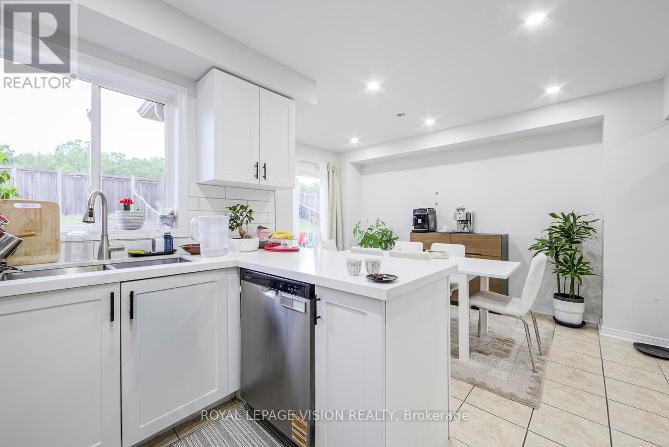 359 BUSSEL CRESCENT - 11