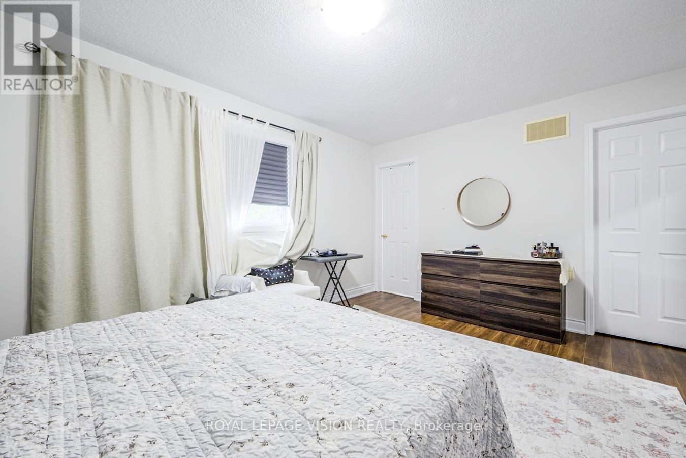 359 BUSSEL CRESCENT - 16