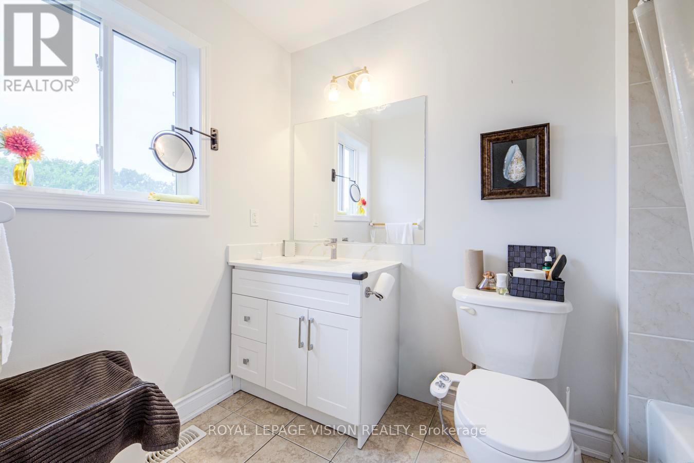 359 BUSSEL CRESCENT - 17