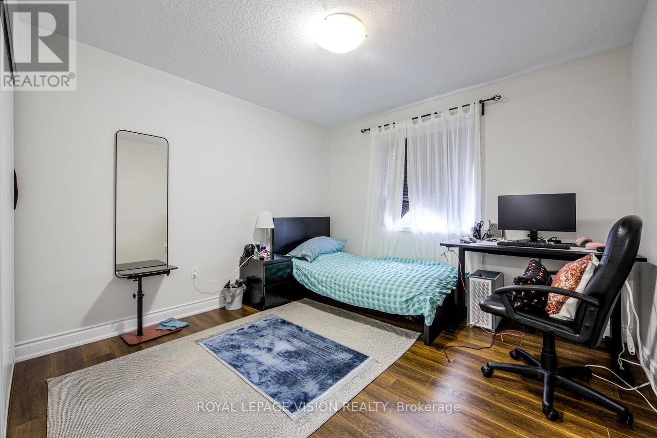 359 BUSSEL CRESCENT - 18
