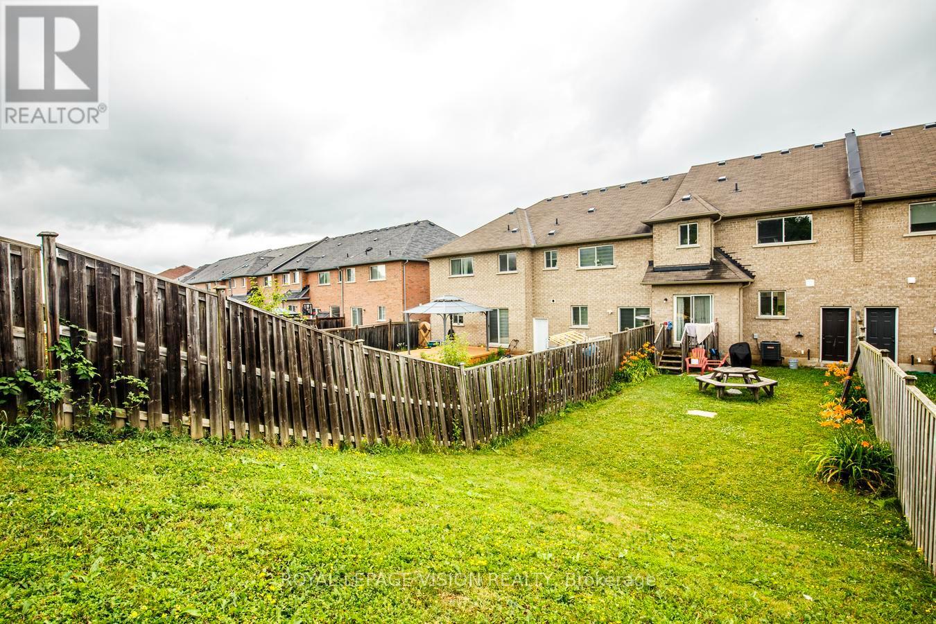359 BUSSEL CRESCENT - 24