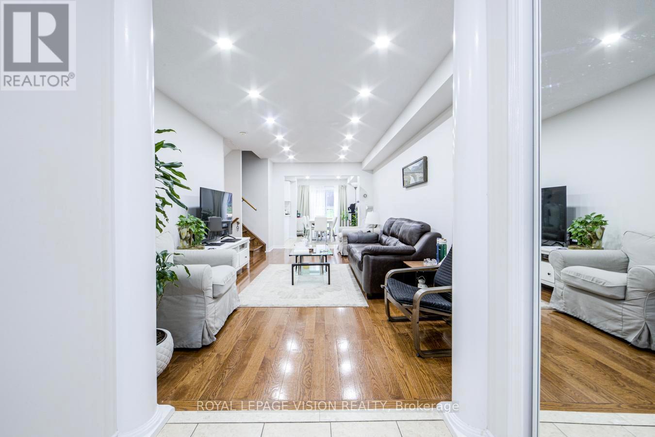 359 BUSSEL CRESCENT - 4