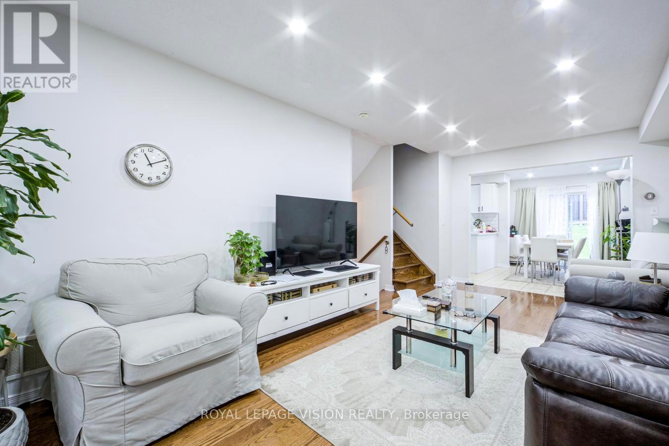 359 BUSSEL CRESCENT - 5