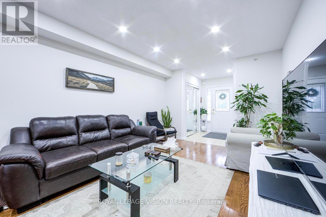 359 BUSSEL CRESCENT - 6