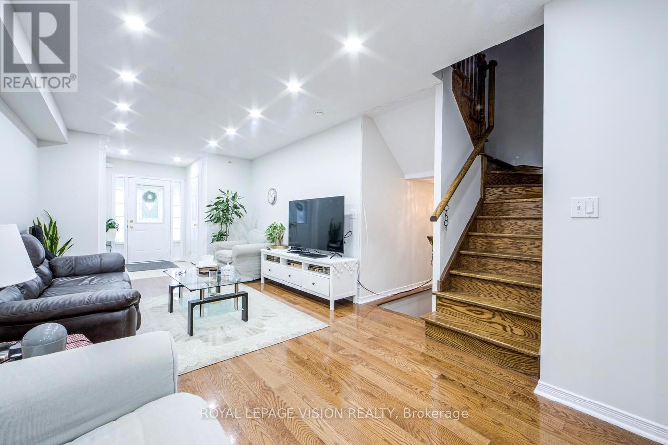 359 BUSSEL CRESCENT - 7