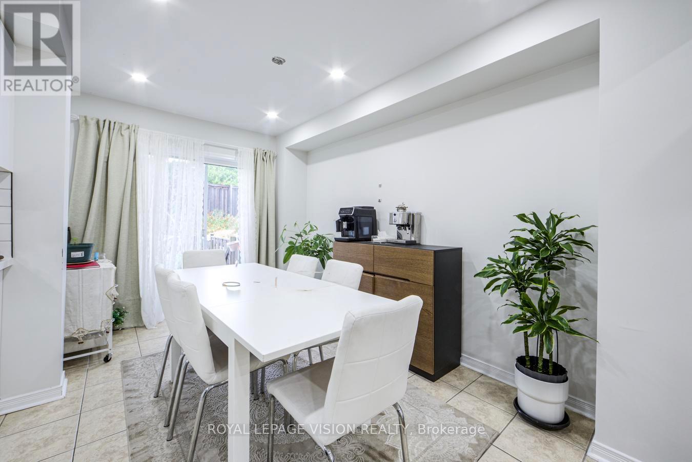 359 BUSSEL CRESCENT - 8