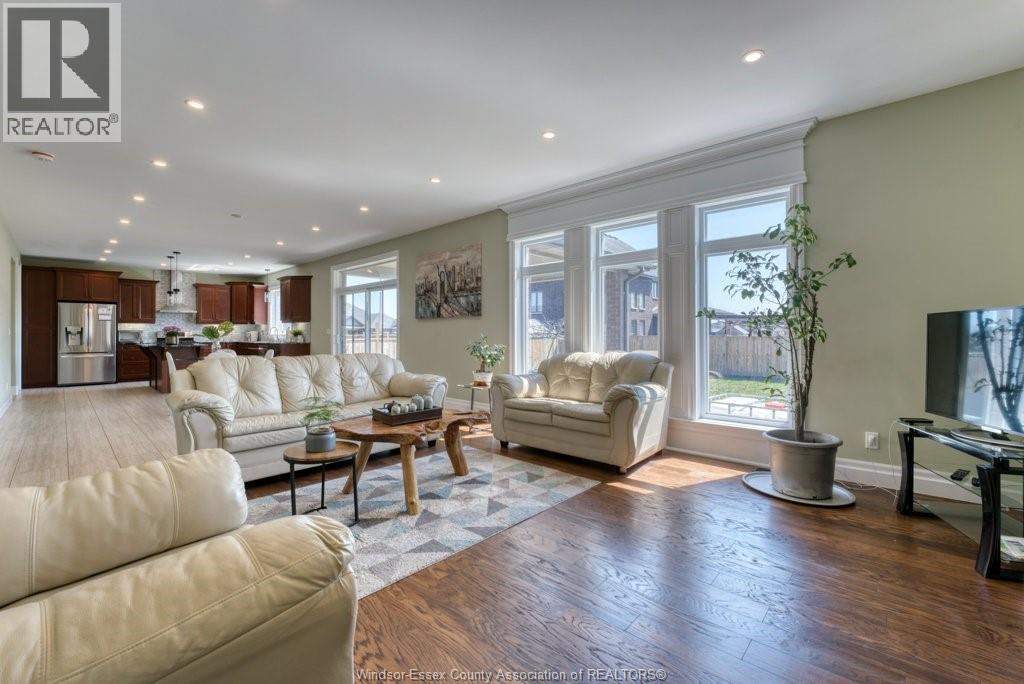 525 MAGUIRE STREET - 2