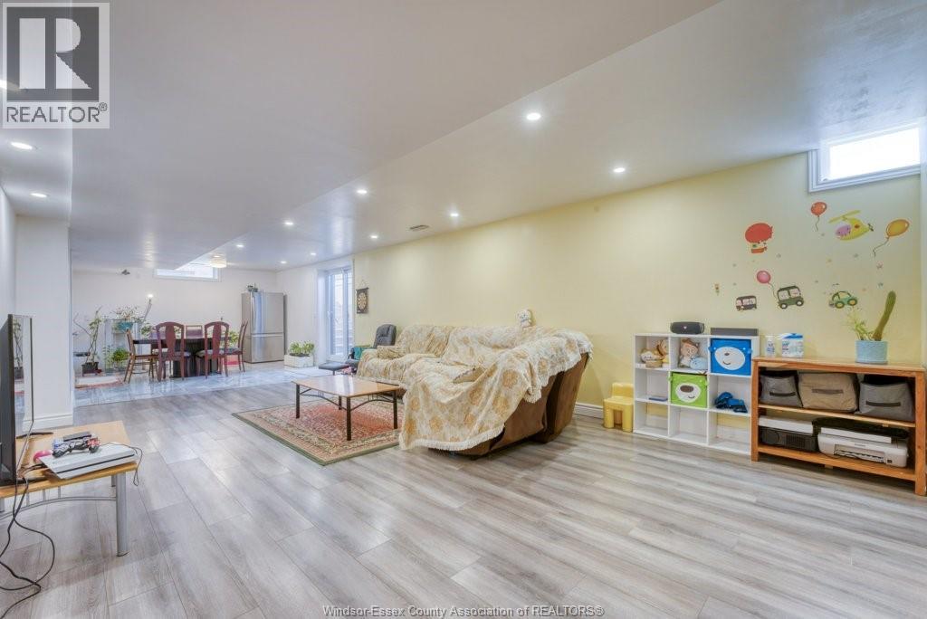 525 MAGUIRE STREET - 38