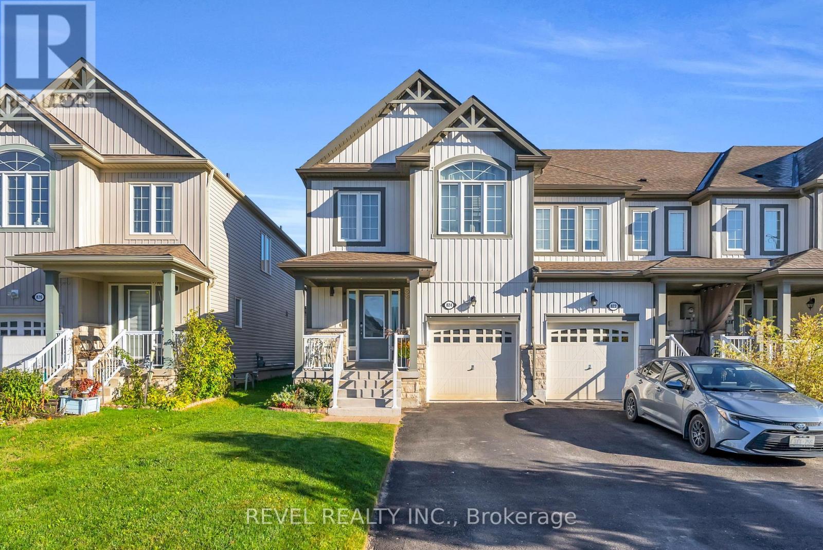 824 COOK CRESCENT - 1