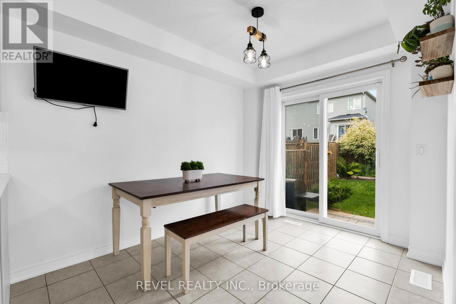 824 COOK CRESCENT - 10