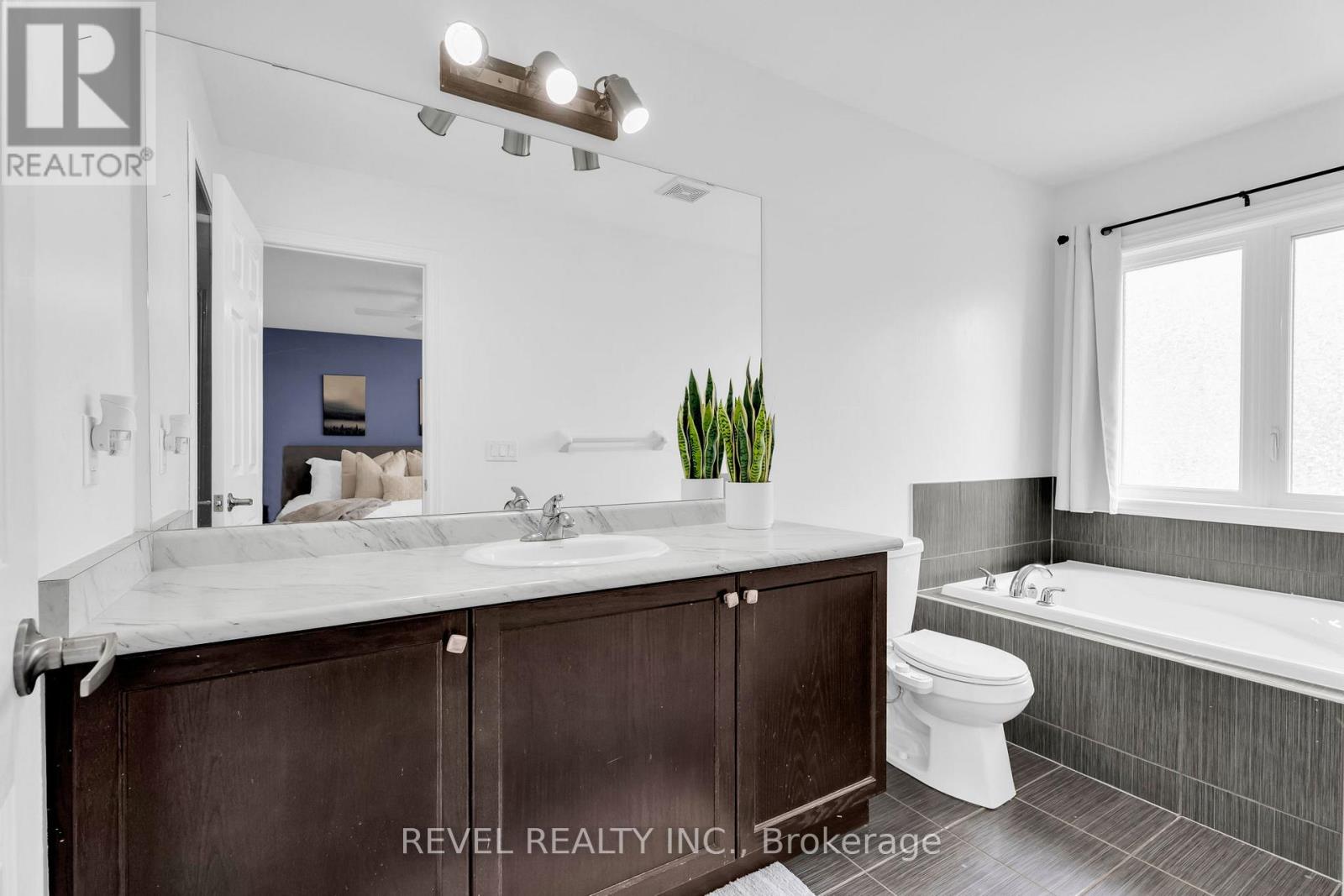 824 COOK CRESCENT - 22