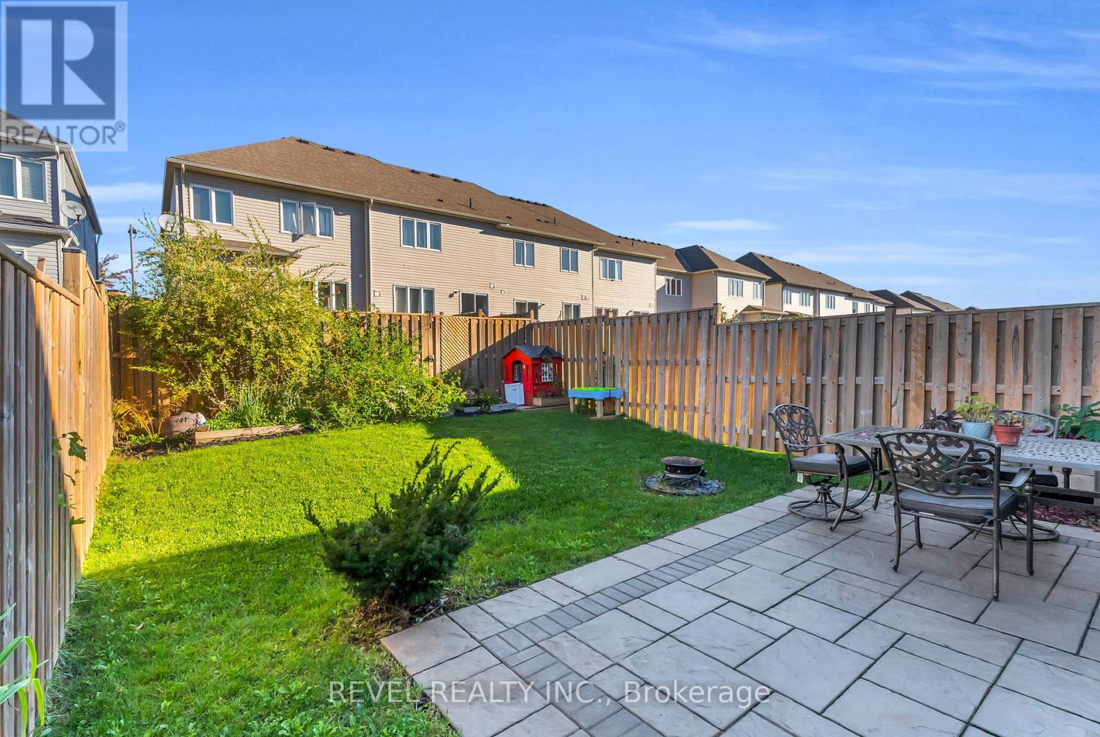 824 COOK CRESCENT - 27