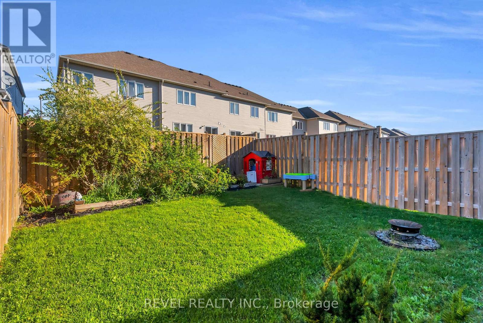824 COOK CRESCENT - 28