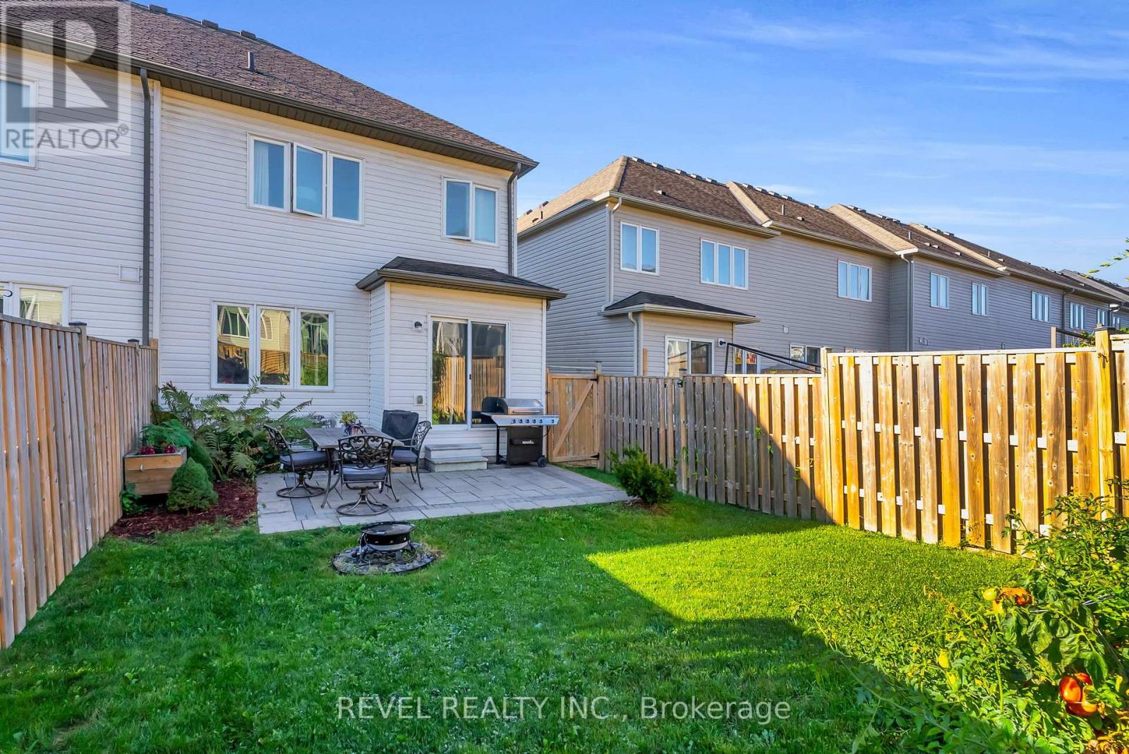 824 COOK CRESCENT - 30