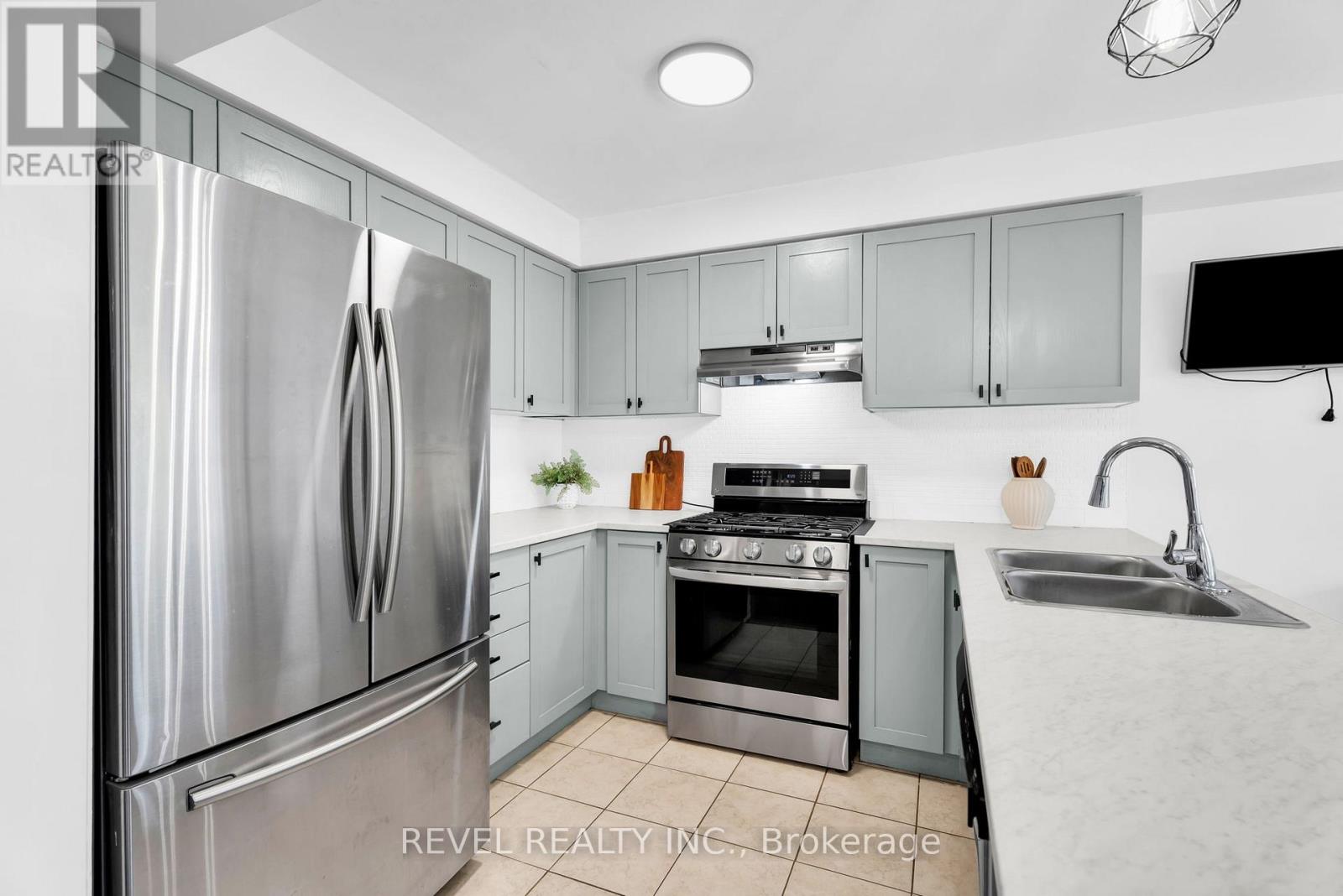 824 COOK CRESCENT - 5