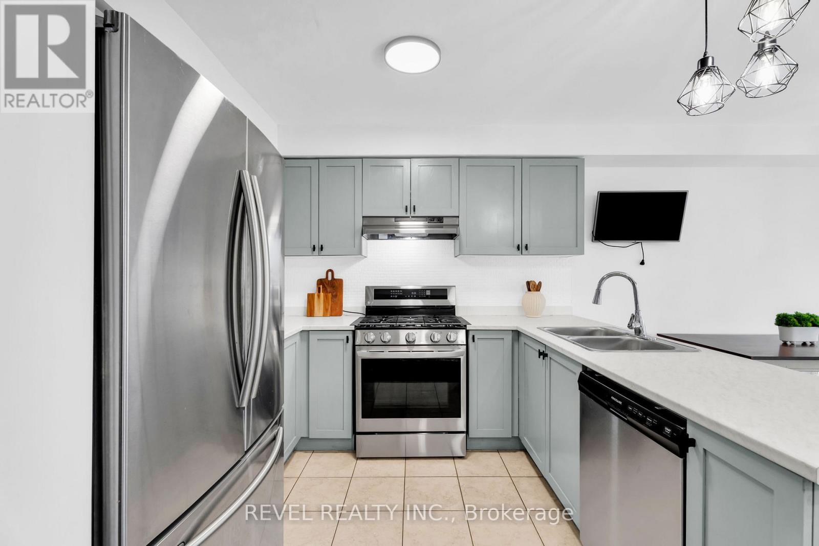 824 COOK CRESCENT - 7