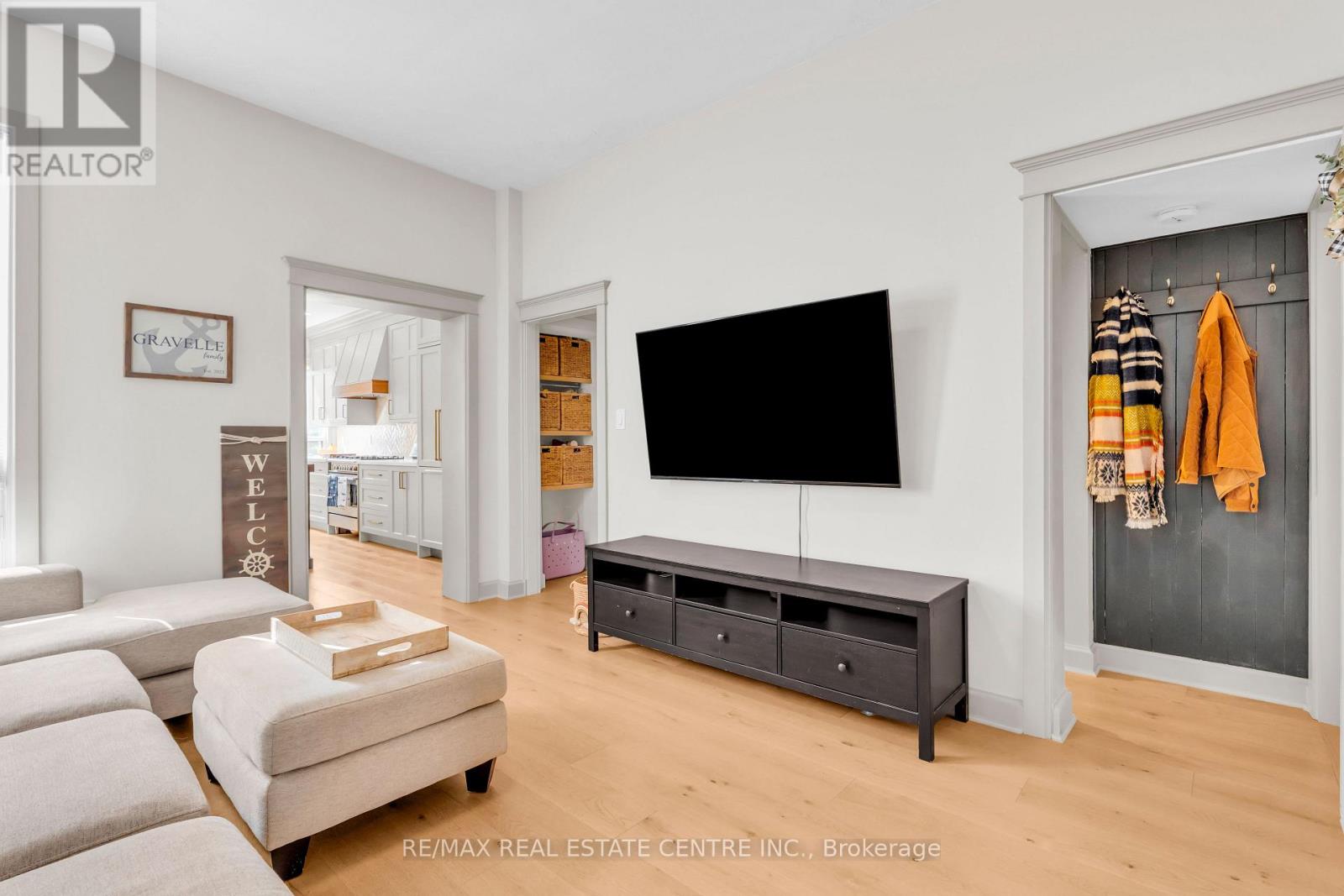 76 PEARL STREET N - 12