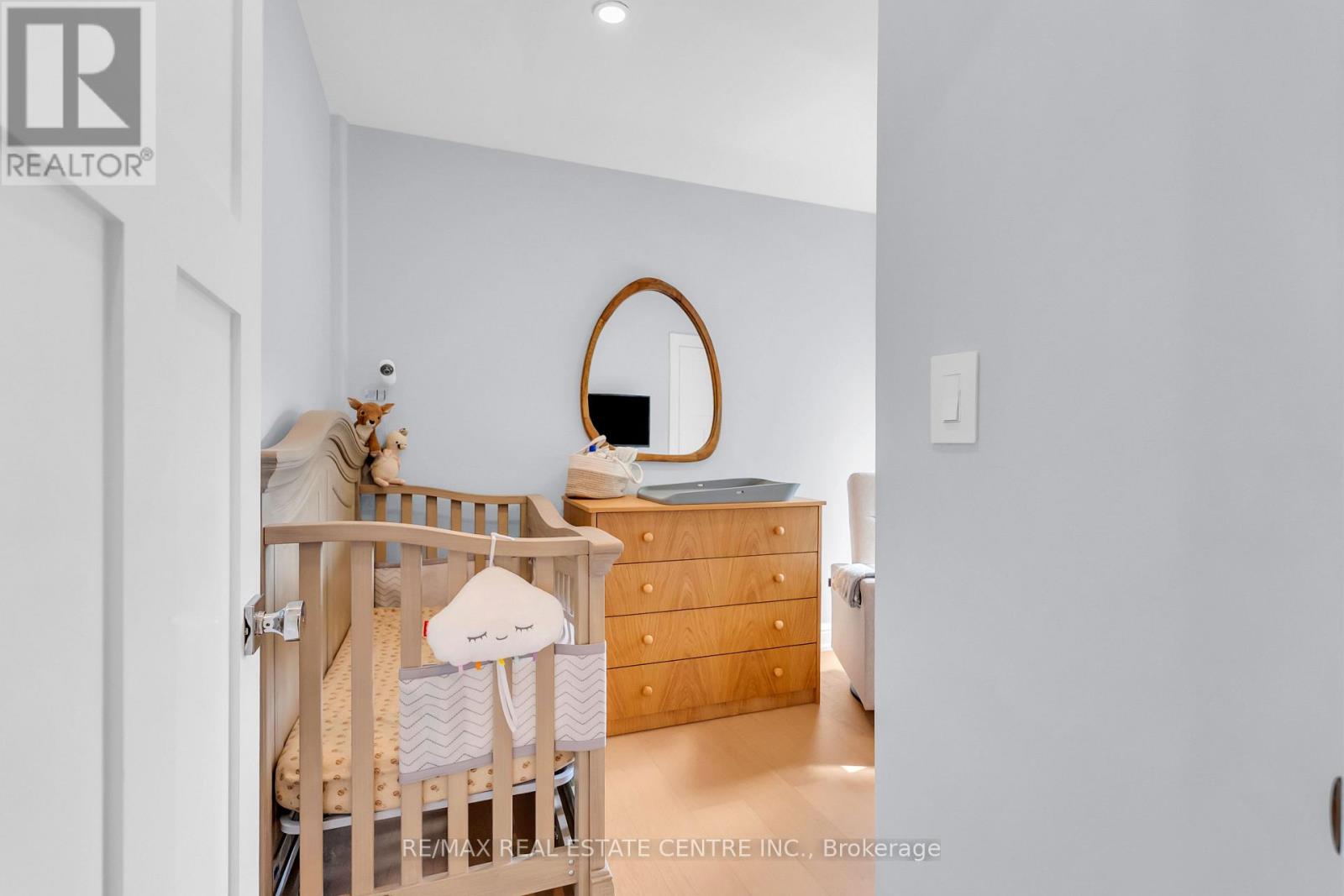 76 PEARL STREET N - 38
