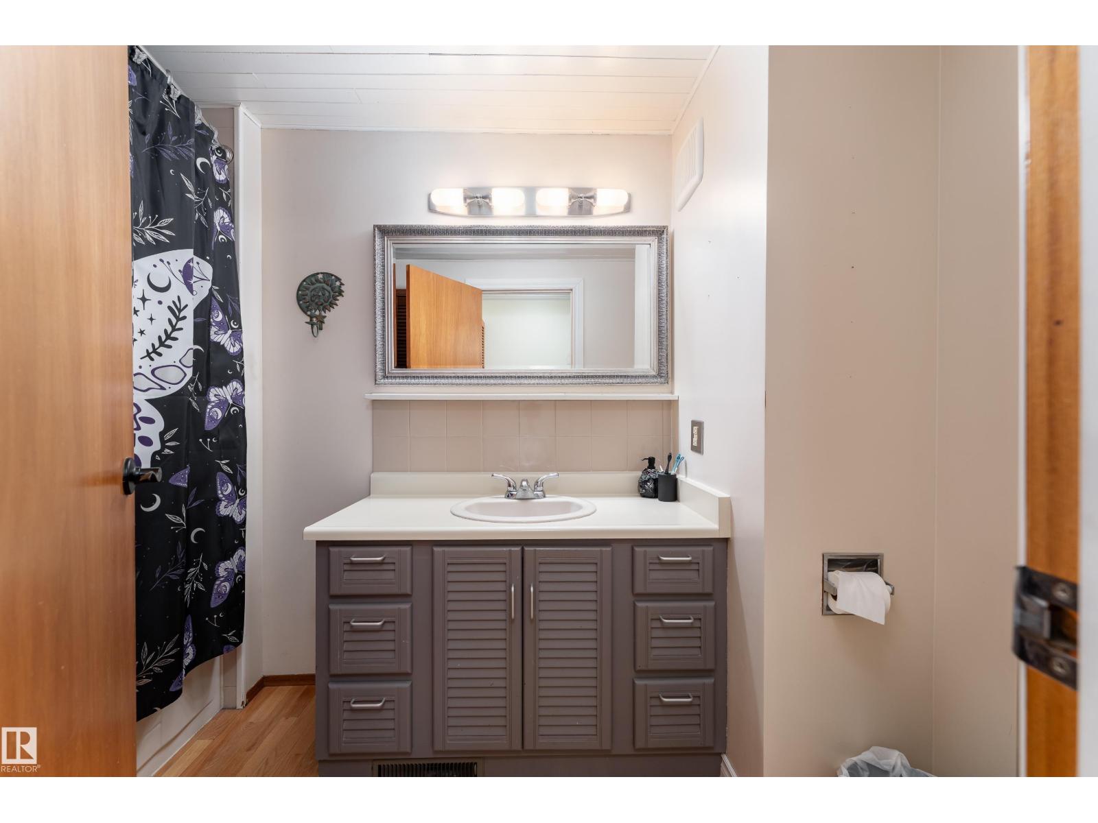 4517 54 AV — photo 12