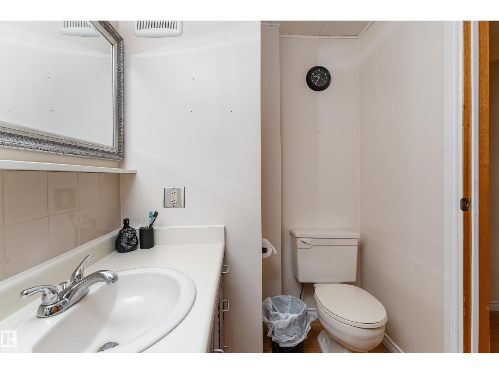 4517 54 AV — photo 13