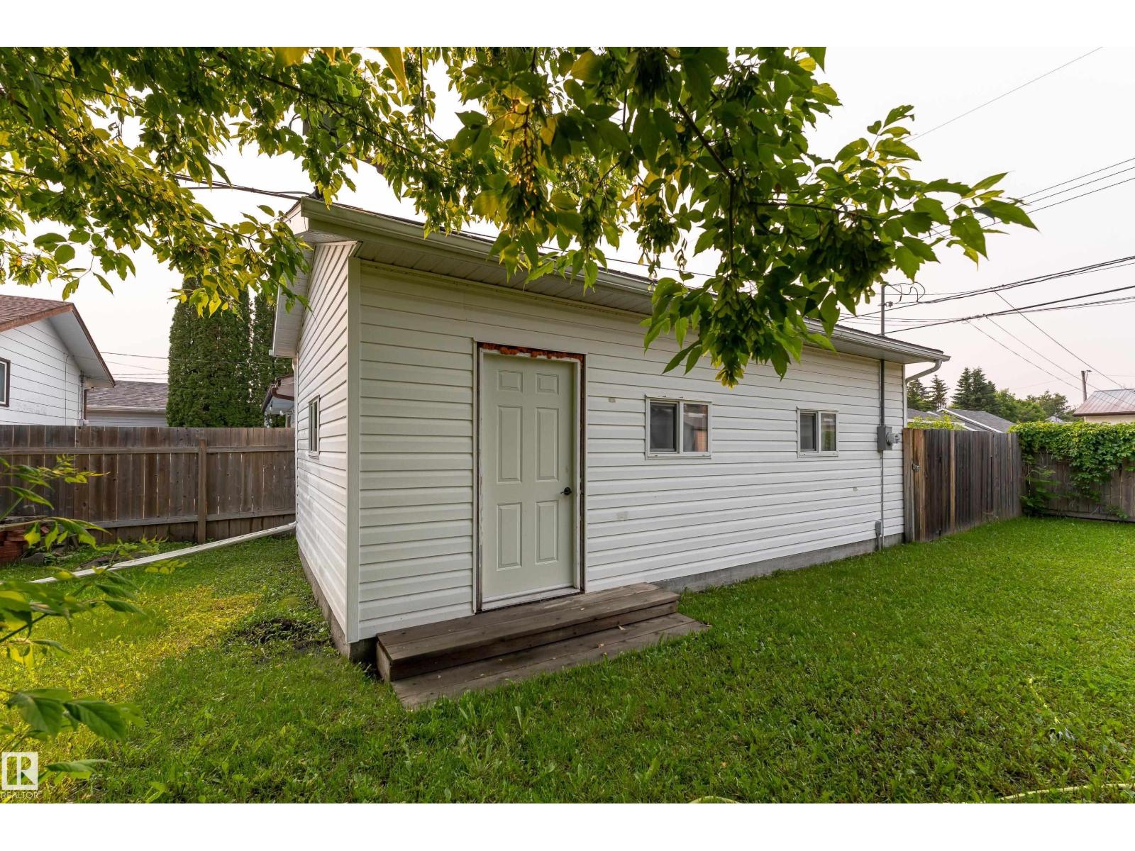 4517 54 AV — photo 32