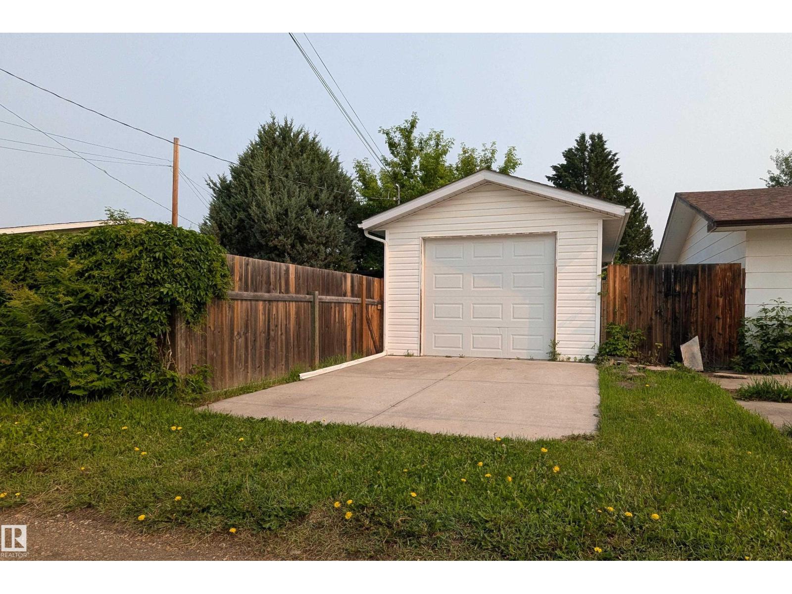 4517 54 AV — photo 33