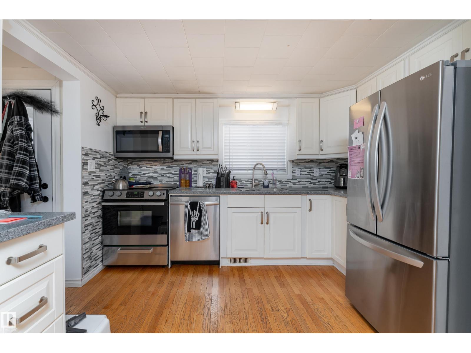 4517 54 AV — photo 8